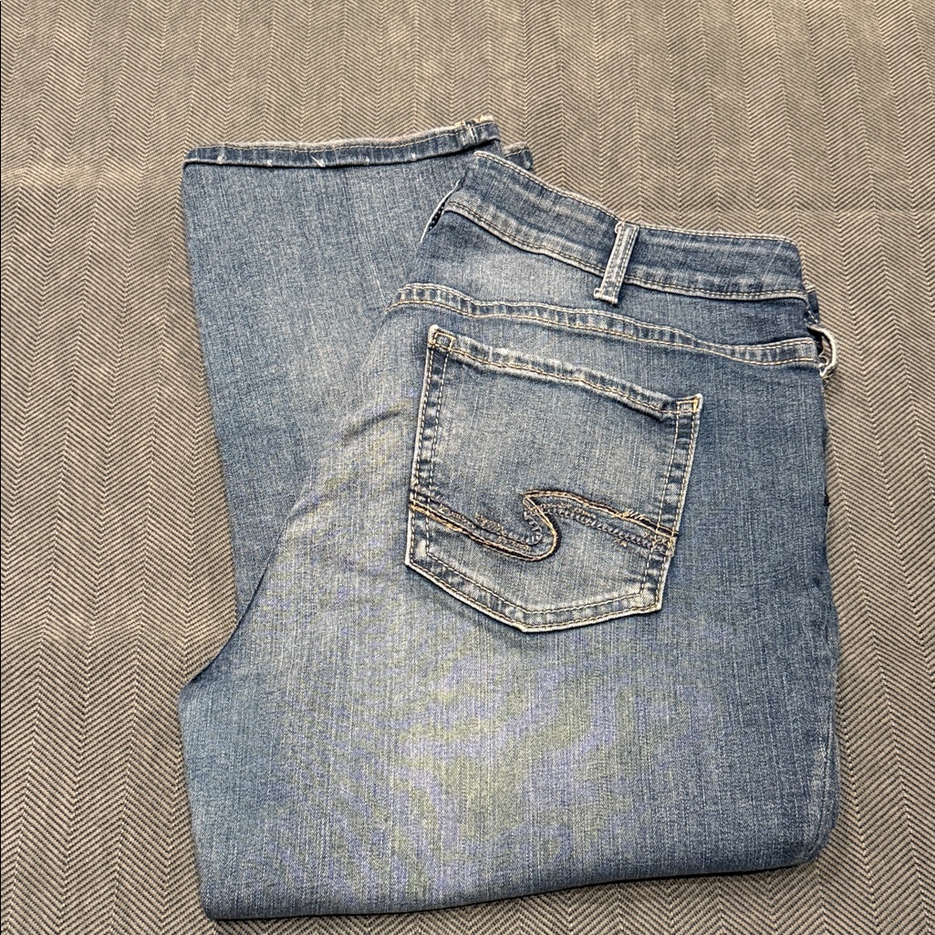 Silver Jeans Women's Light Blue Denim Capris